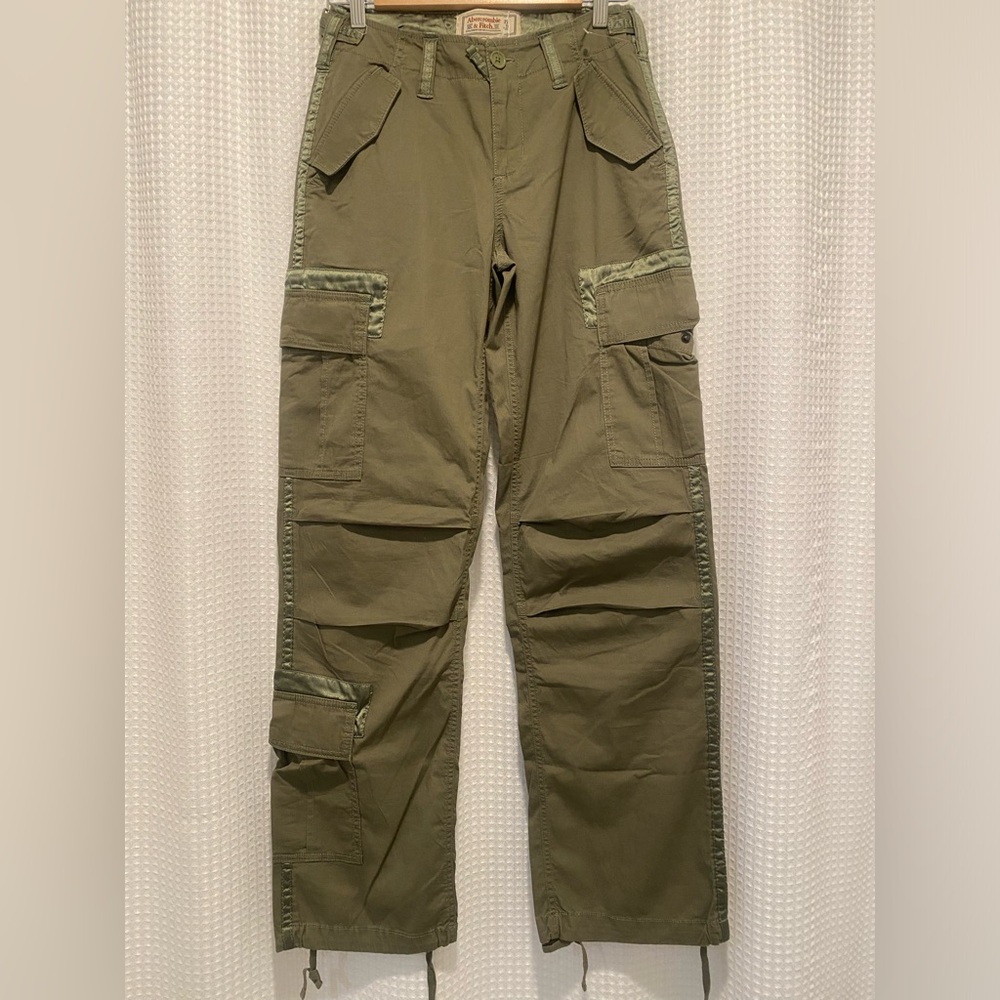 Abercrombie & Fitch women’s pants 2000s Utility Cargo Olive Green/Size (26)US 2